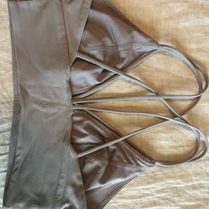Lululemon sports bra chrome color size 4/6